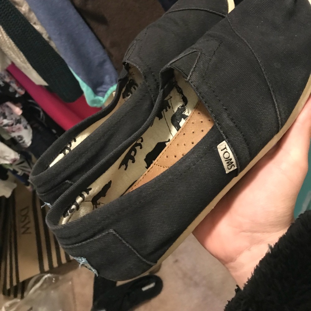 TOMS black